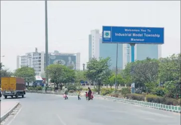  ?? PARVEEN KUMAR/HT PHOTO ?? IMT Manesar Chowk where the 19yearold victim and her infant daughter were waiting for public transport on the night of the incident. Jaikesh, the third accused, was arrested on Thursday.