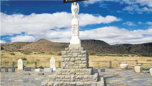  ?? Picture: Gallo/Getty ?? REST IN PEACE A stone angel presides over Kamp Kerkhof in Bethulie, Free State.
