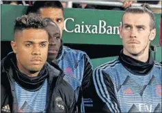  ??  ?? Mariano y Bale, en el banquillo del Benito Villamarín.