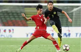  ??  ?? Rising star: Amirul Hisyam Awang Kechik (right) made 33 appearance­s for Kedah and he even dislodged long-serving Baddrol Bakhtiar from the central midfield role.