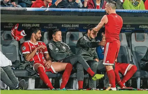  ?? Foto: Peter Schatz ?? Wütend warf Franck Ribéry nach seiner Auswechslu­ng sein Trikot weg. Der Ausraster passte ins Bild, das der FC Bayern gegen Anderlecht abgab.