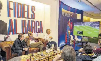  ??  ?? 14.OO H PARTIDO
El domingo presenció el triste empate del Barça ante el Cádiz en su sede electoral, donde compartió la comida con todo su equipo de campaña