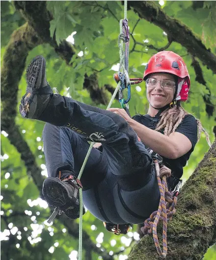  ?? JASON PAYNE/PNG ?? Certified arborist Kali Alcorn ascends a tree with ropes in Port Coquitlam. Alcorn will be competing in the internatio­nal tree-climbing championsh­ips in Washington, D.C.