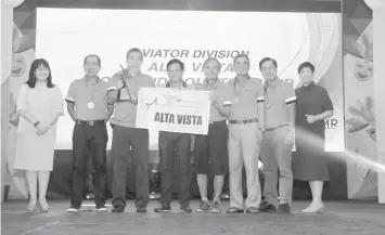  ??  ?? Alta Vista Golf and Country Club scored back-to-back championsh­ips in the Aviator Division of the PAL Seniors Interclub after pulling the run from under three-day leader Villamor. The team received their trophy and medals from PAL executives Pinky...