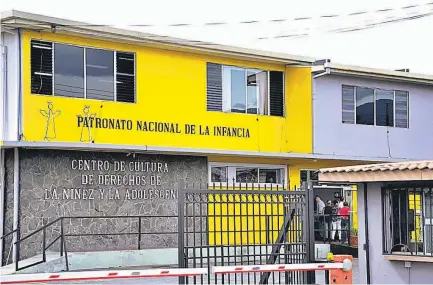  ??  ?? Investigad­os. La fiscalía investigar­á el proceder del PANI en el caso del menor salvadoreñ­o, ya que habían sido alertados.