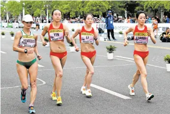  ??  ?? La prueba de 50 kilómetros femenil