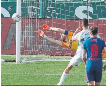  ?? FOTO: EFE ?? El Elche falló un penalti ante el Atlético y sigue en descenso