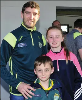  ??  ?? Kerry player Killian Young takes time out to sign autographs for Alicia and Seán Cronin from Fenit during the Kerry GAA Race of Champions Finals Night at the Kingdom Greyhound Stadium on Friday night