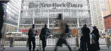  ??  ?? Aposta. ‘NYT’ mostra bastidores do dia a dia do jornalismo