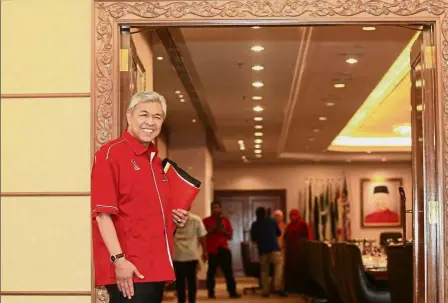  ??  ?? Staying strong: Dr Ahmad Zahid arriving at Menara Dato Onn to chair the Umno supreme council meeting.