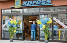  ?? Foto: Peter Fastl ?? Einkaufen in der Nachbarsch­aft ist wieder gefragt. In Göggingen hat ein Supermarkt in zentraler Lage eröffnet. Hochzoll-Süd wartet weiter darauf.