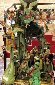  ??  ?? Meraviglie
Qui sotto il presepe commission­ato a Di Virgilio dalle Cayman Sopra, veduta di San Gregorio