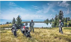  ?? FOTO: MOPPETFOTO.DE ?? Für Biker sind die Großglockn­er-Tour oder die Nockalmstr­aße in der direkten Nähe ein absolutes Muss.