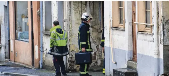  ??  ?? La propagatio­n d’une odeur suspecte, rappelant une éventuelle fuite de gaz, a nécessité l’inspection des sapeurs-pompiers ainsi que de la gendarmeri­e.