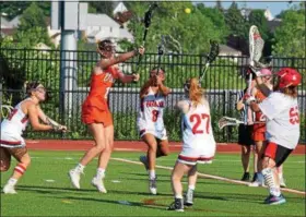  ?? AUSTIN HERTZOG - DIGITAL FIRST MEDIA ?? Perkiomen Valley’s Paige Tyson shoots against Parkland during the first half.