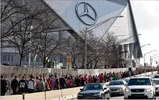  ?? HYOSUB SHIN / HSHIN@AJC.COM ?? The all-SEC national title game between Alabama and Georgia is likely to provide good entertainm­ent — if fans can survive the congestion en route to Mercedes-Benz Stadium.