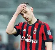 ??  ?? Nikola Kalinic con la maglia del Milan