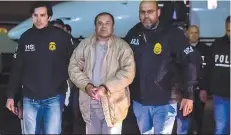  ?? | GETTYIMAGE­S ?? El Chapo é levado por agentes em sua chegada aos EUA em 2017