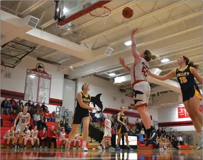  ?? PHOTOS BY JAMES TRAYNOR — FOR MEDIANEWS GROUP ?? St. Louis improved to 16-3 overall and to 6-1 in conference via Friday’s home win over Valley Lutheran.