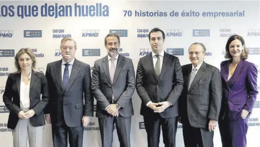  ?? José Luis Roca ?? De izquierda a derecha, Ainhoa Moll, directora editorial y adjunta a la Presidenci­a de Prensa Ibérica; Andrés Sendagorta, presidente del Instituto de la Empresa Familiar; Juanjo Cano, presidente de KPMG en España; Carlos Cuerpo, ministro de Economía, Comercio y Empresa; Javier Moll, presidente de Prensa Ibérica, y Cristina Cuadrado, socia de Tax de KPMG en España.