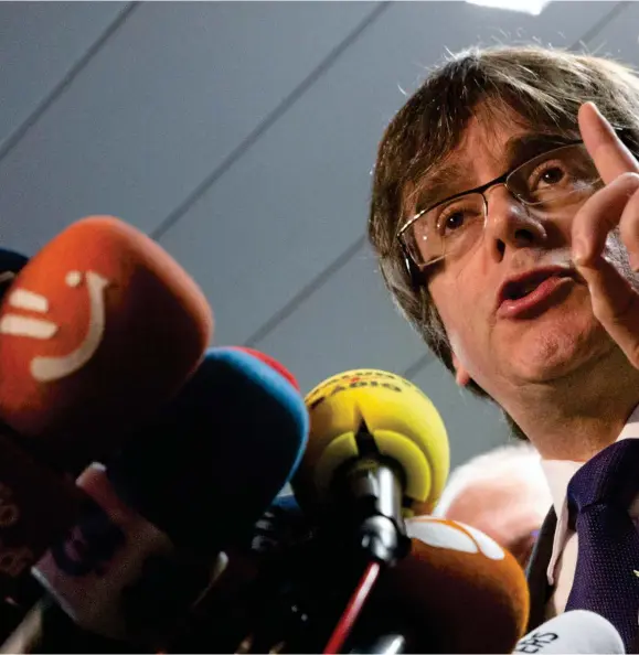  ??  ?? MÖTER MOTSTÅND. Katalonien­s expresiden­t Carles Puigdemont vill styra Katalonien från Bryssel. Orimligt, menar Madrid.