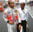  ??  ?? Lewis Hamilton und sein Vater Anthony im Jahr 2007. Bis 2010 war er sein Manager, ehe Lewis Hamilton ihn feuerte.