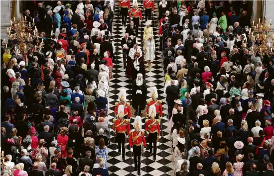  ?? Dan Kitwood/reuters ?? Família real, sem a rainha Elizabeth 2ª, deixa catedral após cerimônia do Jubileu de Platina