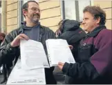  ?? Photo: REUTERS ?? Free: Greenpeace activist Dimitri Litvinov, left, and Arctic Sunrise captain Peter Willcox, after charges were dropped.