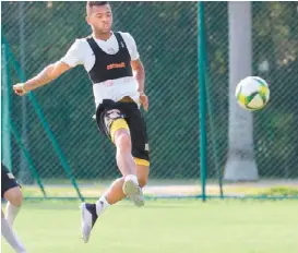  ?? CLUB TIGRES ?? Rafael Carioca durante la práctica de ayer.