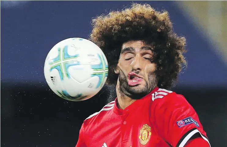  ?? — THE ASSOCIATED PRESS ?? Manchester United’s Marouane Fellaini takes a ball to the face during the UEFA Super Cup final against Real Madrid in Skopje, Macedonia on Tuesday. The Manchester United star laughed it off following the 2-1 loss after his distorted face attracted...
