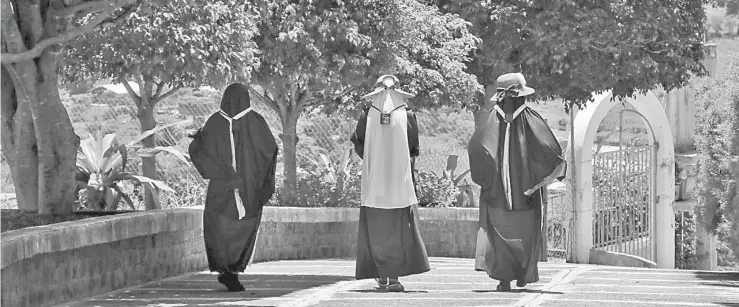  ?? ?? Hay zonas donde el fervor religioso se mantiene intacto, como en 1973, año en que se fundó la comunidad, cuando la Virgen del Rosario les alertaba sobre el fin del mundo