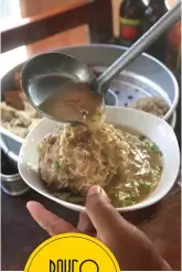  ?? GHOFUUR EKA/JAWA POS ?? Lokasi Jalan Lombok
Harga
Rp 10 ribu– Rp 40 ribu Sekenyang apa makan bakso seharga Rp 40 ribu? Jawabannya: kenyang buanget. Itulah yang dijanjikan warung bakso Mintoro. Meski hanya warung tenda dan parkirnya agak susah, gerobak Mintoro selalu ramai...