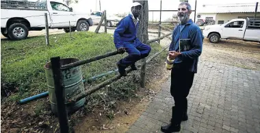  ?? Picture: SIZWE NDINGANE ?? HELPING OUT: Louis van Schoor with one of the workers at Kingsdale Dairy Farm