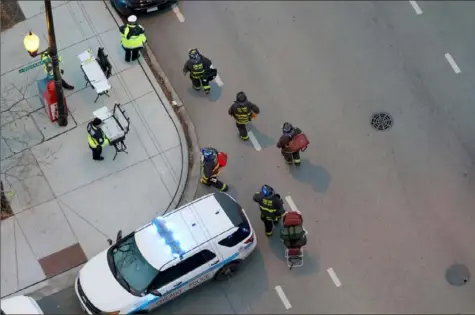  ?? Zbigniew Bzdak/Chicago Tribune/TNS photos ?? Officials work at an entrance at Mercy Hospital in Chicago on Monday. Multiple people, including a Chicago police officer, were reported shot at the Near South Side hospital.