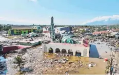  ?? Reuters ?? The Baiturrahm­an mosque in the city of Palu, in Indonesia’s Central Sulawesi yesterday, after it was hit by the tsunami.