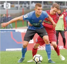  ?? FOTO: THOMAS WIECK ?? Auf den Einsatz von Kevin Behrens (vorne) wird FCS-Trainer Dirk Lottner an diesem Samstag in Stuttgart wohl verzichten müssen.