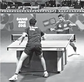  ?? CONTRIBUTE­D PHOTO ?? HARDEARNED. Filipino table paddler Jann Mari Nayre survives a five-set victory over Chile’s Nicolas Burgos in the 2018 Youth Olympic Games at the Technopoli­s, Buenos Aires, Argentina.