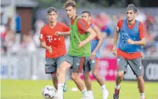  ??  ?? Neuzugang Leon Goretzka bei seinem ersten Bayerntrai­ning.