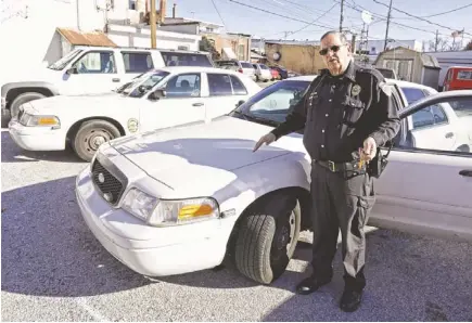  ?? MICHAEL CONROY/AP ?? Knightstow­n, Ind., Police Chief Danny Baker is trying to raise money to lease two new cars for the department by agreeing to be shot with his Taser.