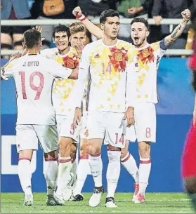  ?? FOTO: EFE ?? Euforia Los jugadores españoles celebraron la clasificac­ión para semis. Sólo falta el rival