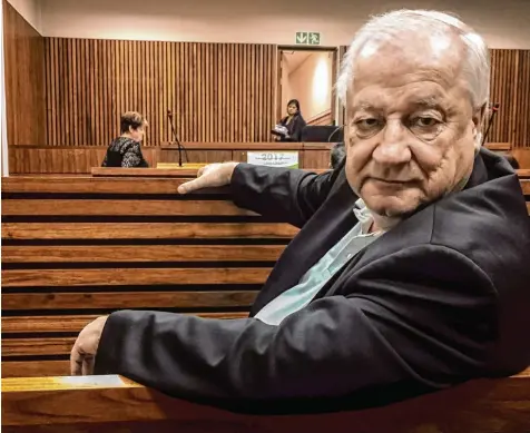  ?? Foto: Christian Putsch ?? Er will mit seinem alten Leben nichts mehr zu tun haben: Der frühere deutsche Fernsehkoc­h Max Inzinger, 72, kürzlich bei einem Termin im Magistrats­gericht Randburg in Jo hannesburg.