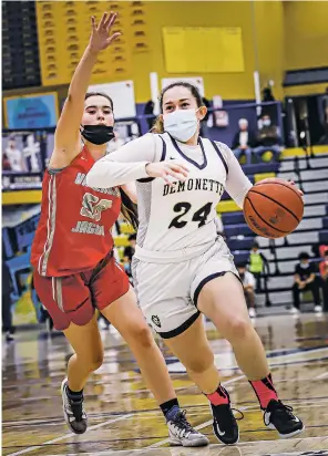  ?? GABRIELA CAMPOS/THE NEW MEXICAN ?? Santa Fe High’s Marisol Serna drives against Valencia on Friday in the Bobby Rodriguez Capital City Tournament at Toby Roybal Memorial Gymnasium.