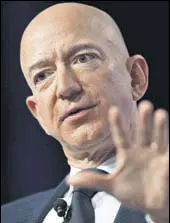  ?? AGENCIES ?? Battle between US President Donald Trump (left) and Amazon CEO Jeff Bezos intensifie­s.