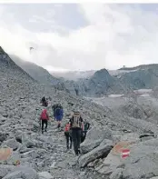  ?? FOTO: R. HARTLEB ?? Hier geht es nicht ohne Bergschuh: Aufstieg in die Ötztaler Gletscherw­elt.