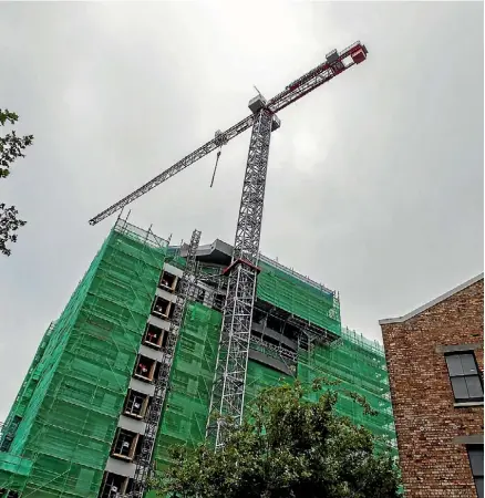  ?? BEVAN READ/FAIRFAX NZ ?? Cranes are a common sight on the Auckland skyline.