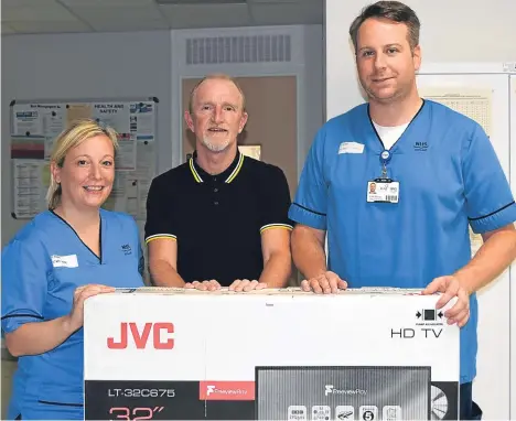  ??  ?? THE intensive care unit at Ninewells Hospital in Dundee has been boosted by the donation of two high-definition smart television­s from a Broughty Ferry family.
Bobby Brown visited the unit to hand over the TVs in memory of his late wife,...