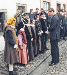  ??  ?? April 1996 – meeting pupils in period costume from Culross Primary School.