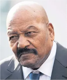  ?? ?? RUNNING BACK: Jim Brown was unstoppabl­e at times.
