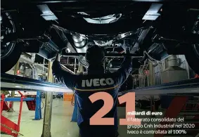  ??  ?? Un operaio al lavoro in uno stabilimen­to Iveco, azienda specializz­ata in veicoli industrial­i e autobus