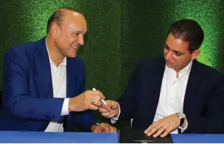  ?? ?? Ulises Rodríguez y Víctor Fadul, candidatos a la Alcaldía de Santiago, firmaron el pacto.